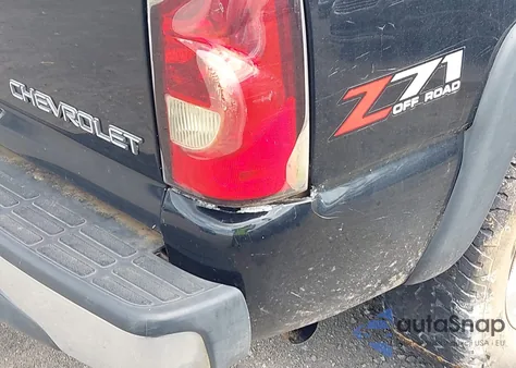 2005 Chevrolet Silverado K1500 из США, поврежденный, VIN 1GCEK19B55E255215